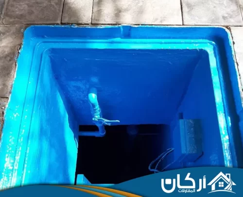 شركة عزل خزانات بالمزاحمية 0558201331 اركان للمقاولات عزل خزان مياه من الداخل مع تغطية الفتحة والجوانب بطبقة مقاومة للماء.