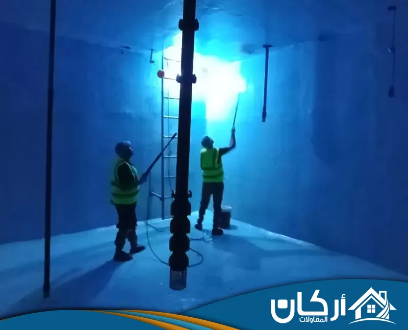 شركة عزل خزانات بالخرج 0558201331 اركان للمقاولات يقدم الفني عزل خزانات بدقة بعد فحص السطح ومعالجة التشققات واختيار المادة المناسبة للحماية.