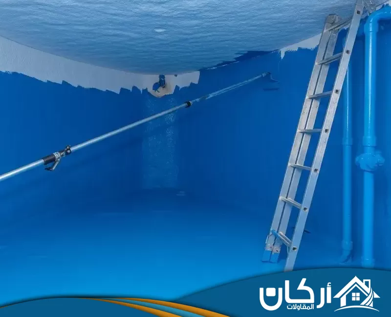شركة عزل خزانات بالمجمعة 0558201331 اركان للمقاولات يتم عزل الخزان بعناية بعد فحص الجدران ومعالجة الشروخ لضمان منع التسرب وتحسين الحماية الداخلية