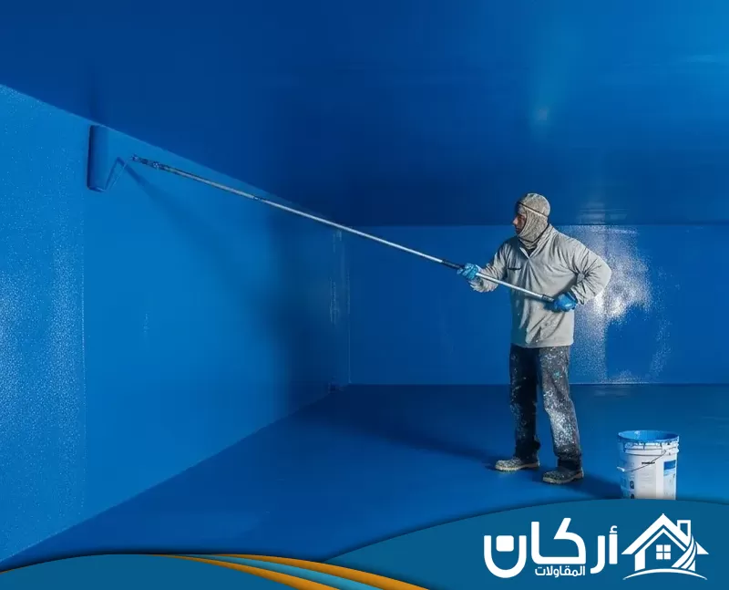 شركة عوازل خزانات المياه بالمجمعة معتمدة 0558201331 اركان للمقاولات يجهز الفني سطح الخزان قبل العزل، ثم يطبق الطبقة المناسبة حسب نوع الخزان وحالته الحالية بدقة.